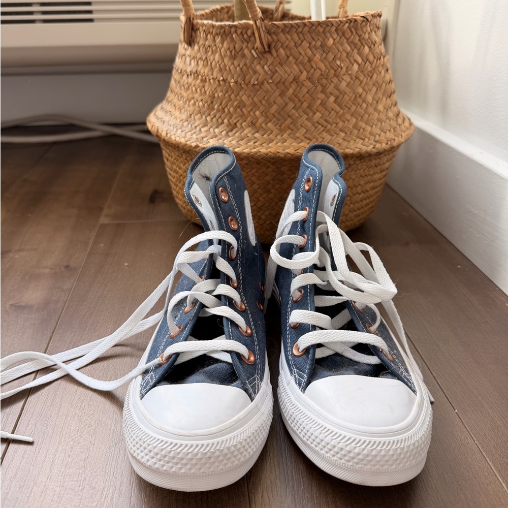 Converse High-Top Canvas Sneakers in Navy Blue - Classic Lace-Up